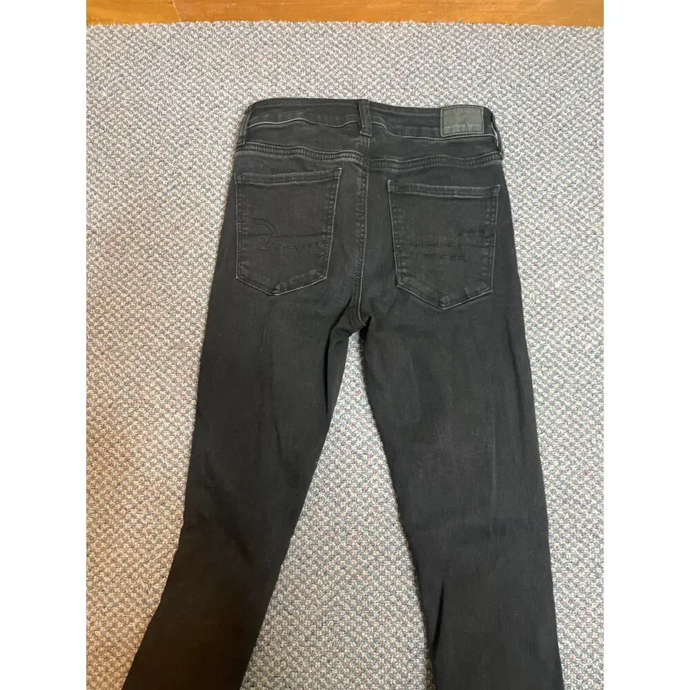 American Eagle Black High Rise Skinny 2 Short